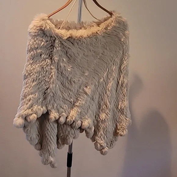 Rabbit Fur Cape - Picture 3 of 3